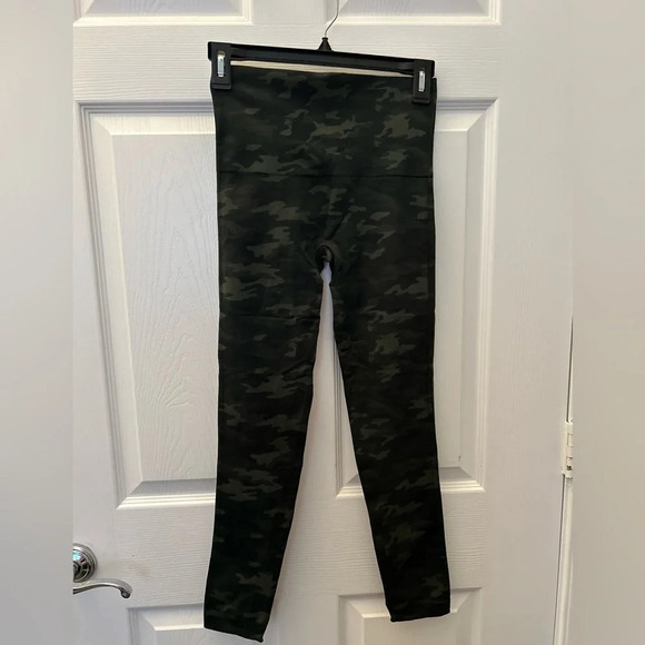 SPANX Look at Me Now Womens Seamless Leggings Camo green sz M - Picture 3 of 4